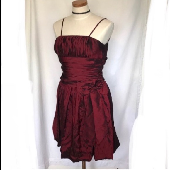 Red Dress - Picture 4 of 12